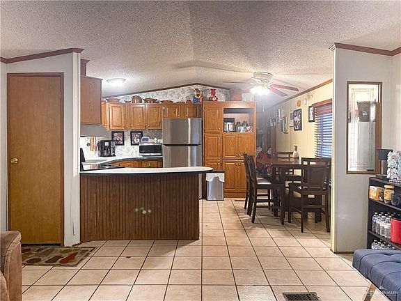 3rd image of 3924 Railroad Dr