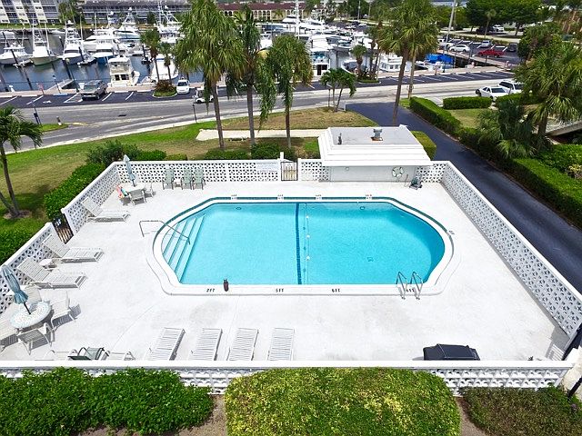 1st image of 907 Marina Dr APT 406