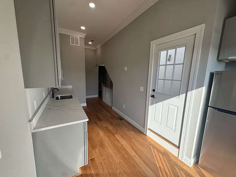3rd Floor Wet Bar Picture #2