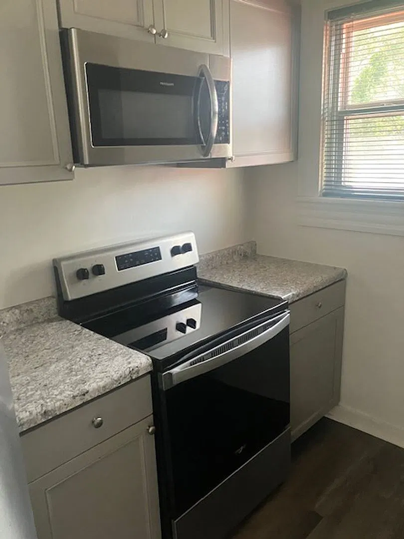 2 bed close to downtown — Photo 4