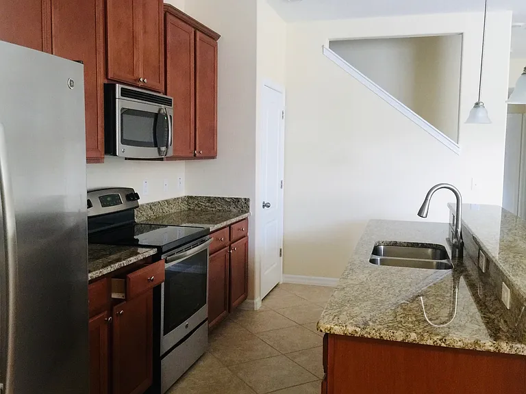 12826 Strode Ln — Photo 4