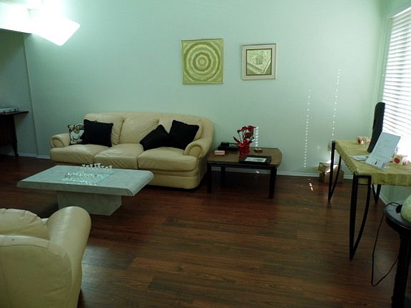 4th image of 2102 Oak Knoll Dr