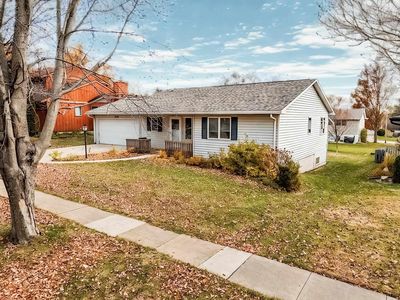 2126 Coventry Ln, Cedar Falls, IA, 50613