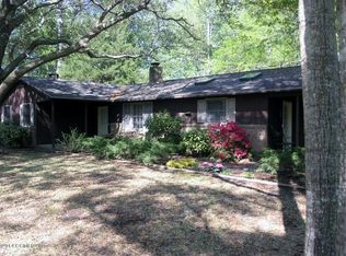 1002 Lake N Shore Dr, Morehead City, NC 28557