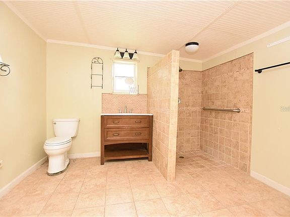 5th image of 920 Eastlake Dr