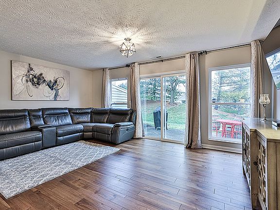 4th image of 4102 Village Dr