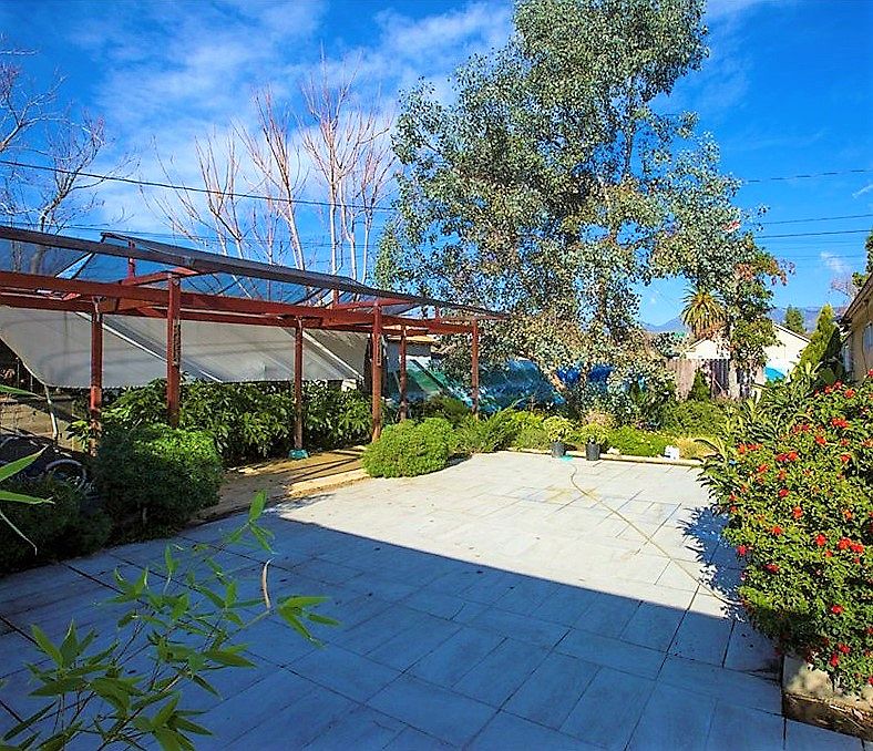 1st image of 856 W 20th St