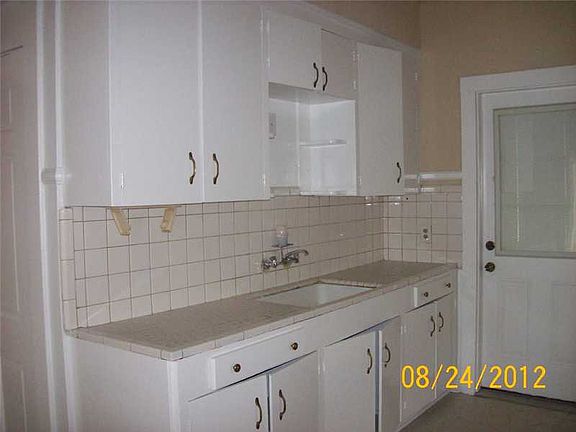 3rd image of 311 Zinnia Ave