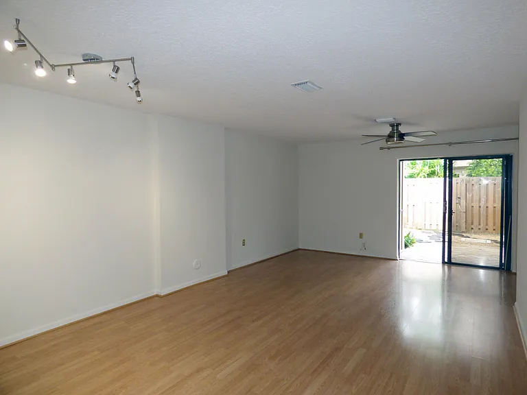 227 City View Dr — Photo 12