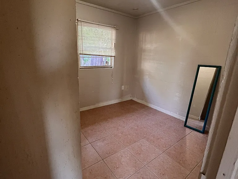 808 Johnson St — Photo 6