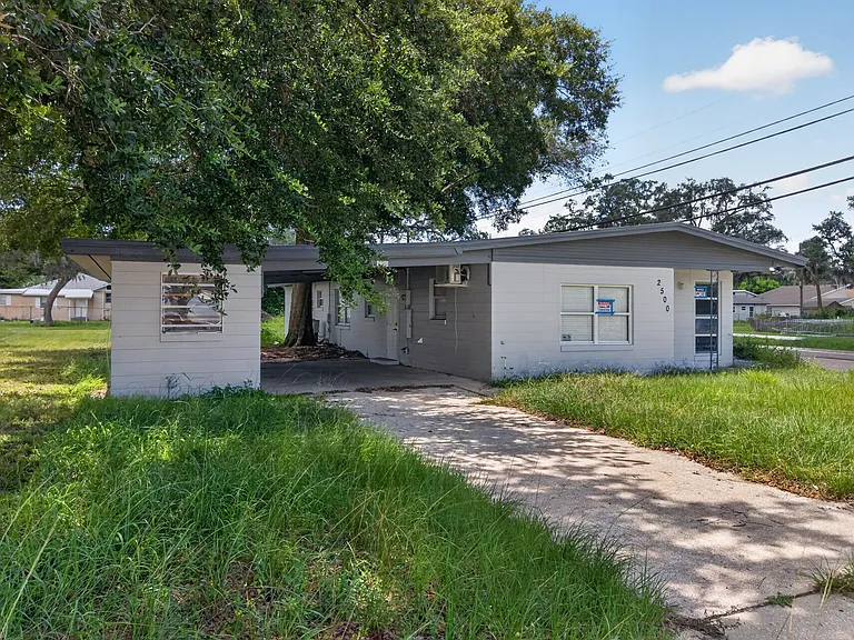 2500 Myrtle Ave — Photo 2