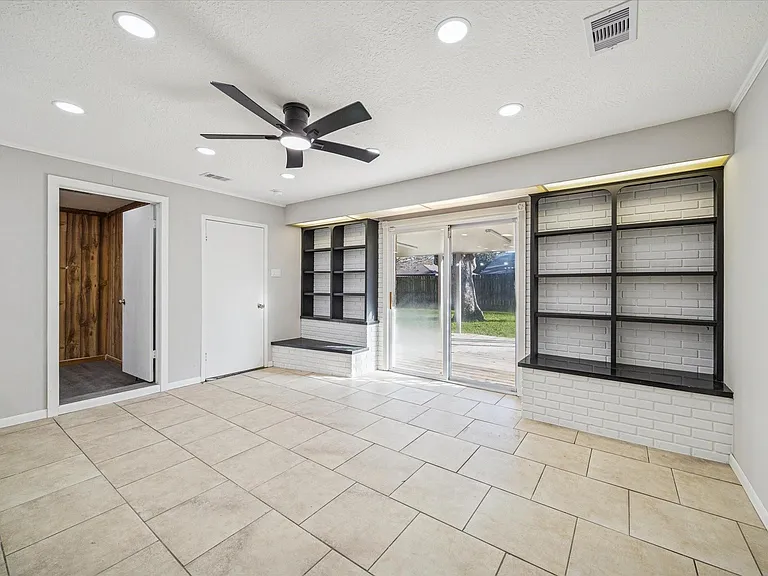 1703 Raintree St — Photo 8
