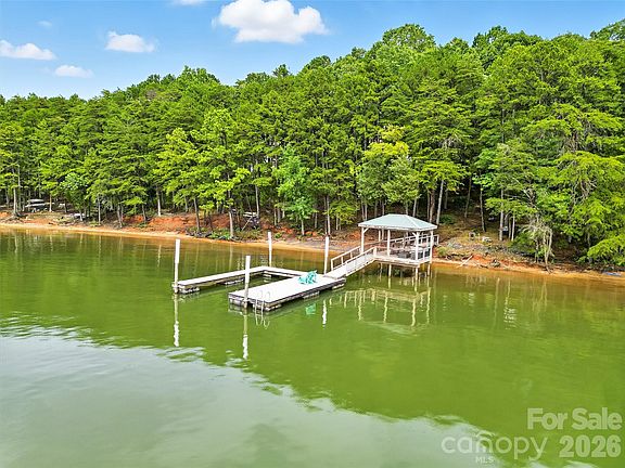 4th image of 208 Woodwinds Dr