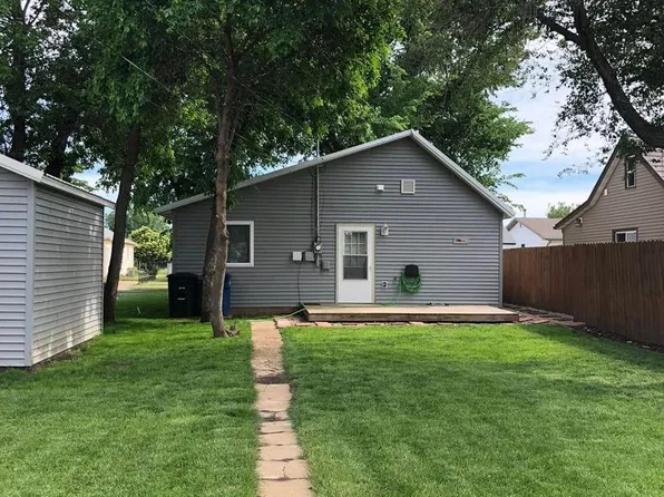 422 2nd St SW, Dickinson, ND 58601