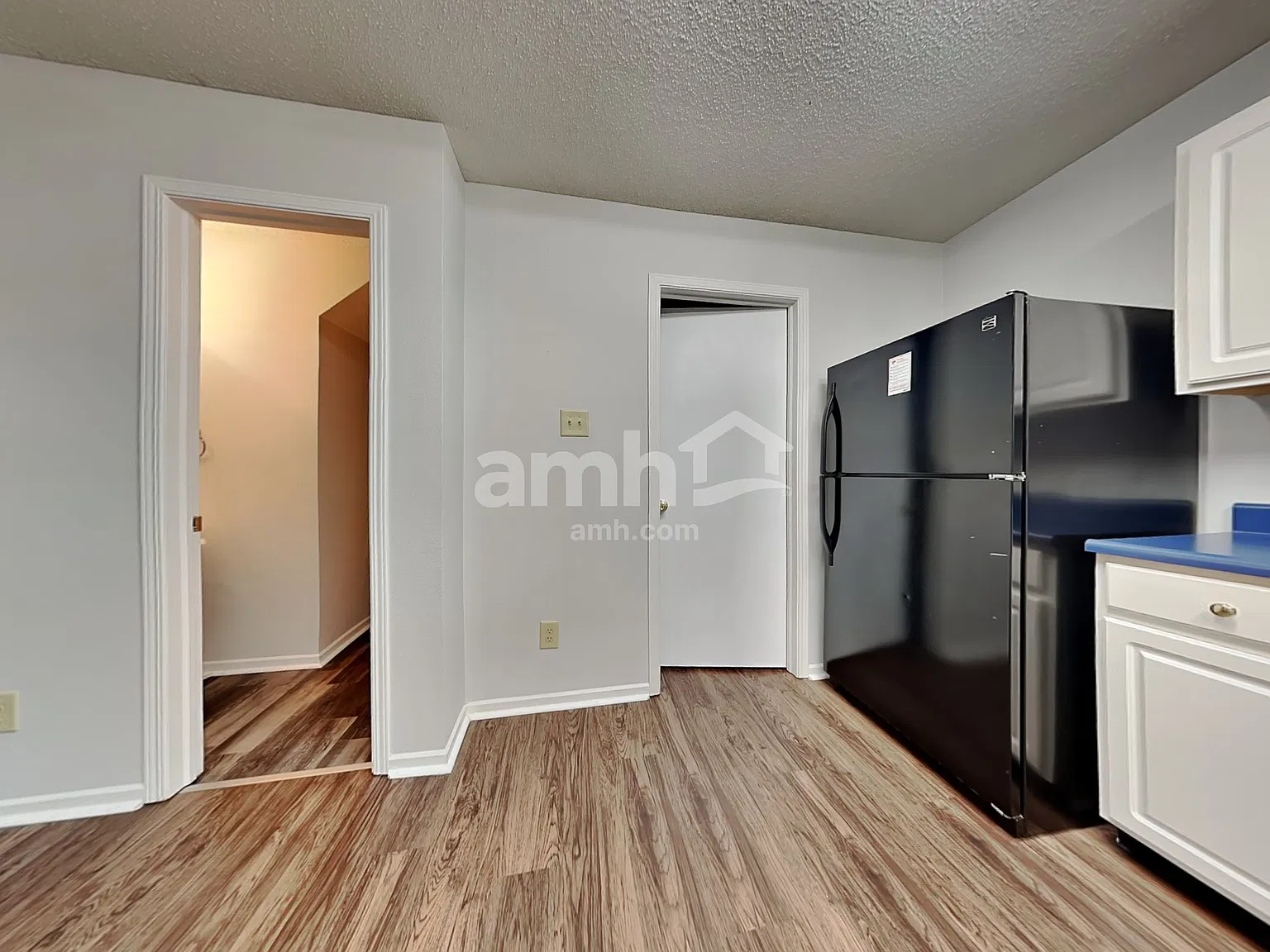 3 bed, 2.5 bath, 2062 sqft, $1,980 — Photo 3