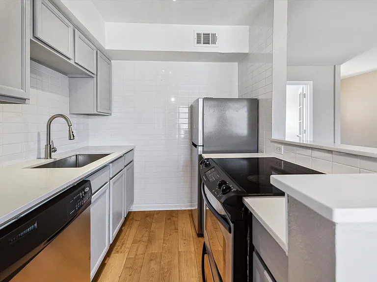 1304 Mariposa Dr #104 — Photo 10