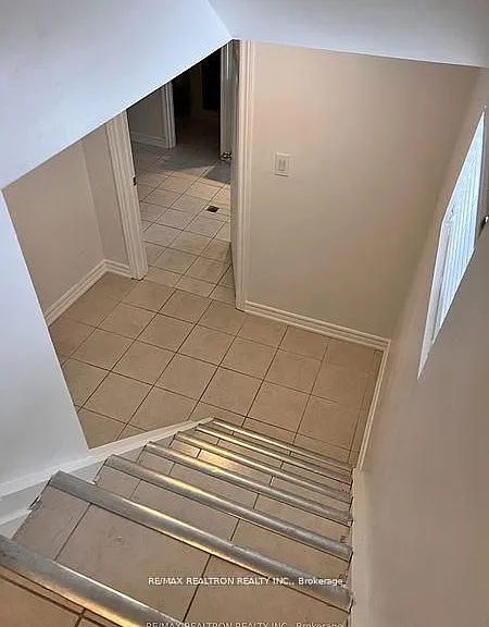 77 Highland Park Blvd — Photo 2
