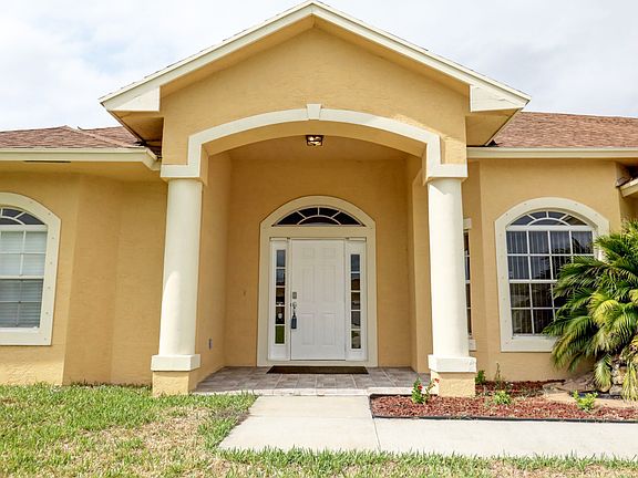4th image of 1041 SW Alcantarra Blvd