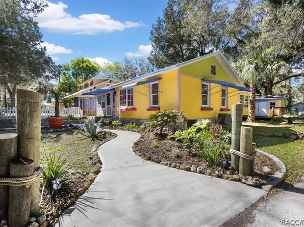 13 62nd St, Yankeetown, FL 34498