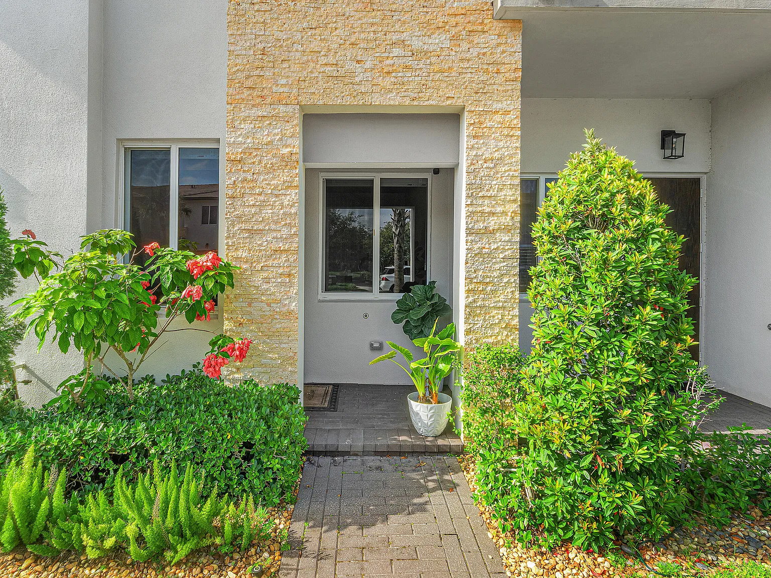 4 bed, 3.5 bath, 1945 sqft, $3,800 — Photo 3