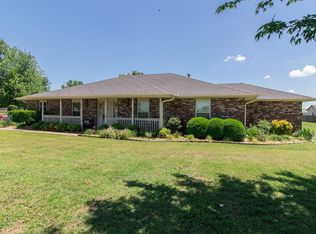 864 Klenc Rd, Springdale, AR 72762