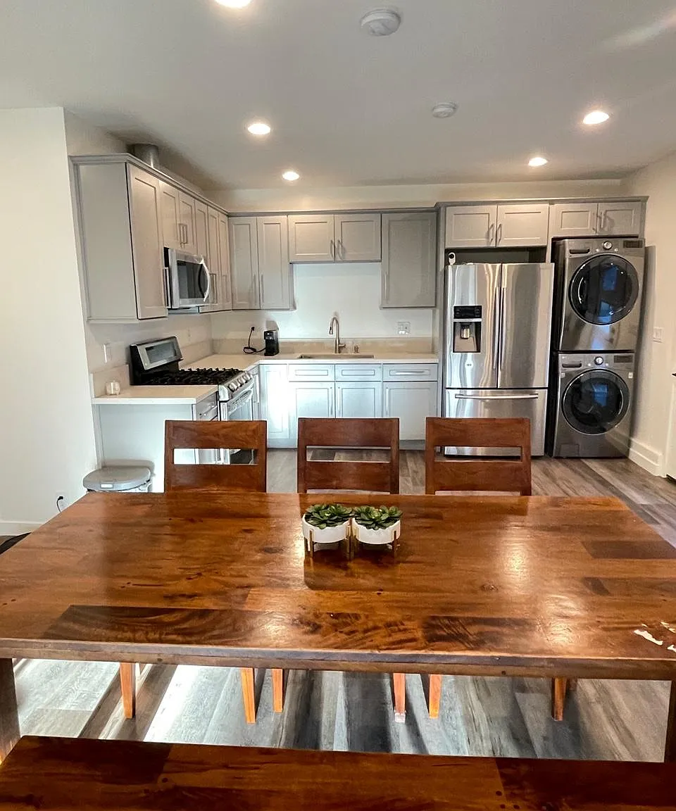 4629 La Crescenta Ave — Photo 2
