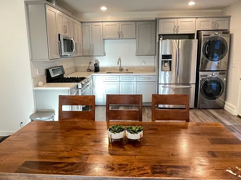 4629 1/2 La Crescenta Ave — Photo 2
