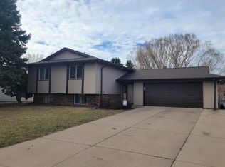 4628 Linden Dr, Kearney, NE 68847