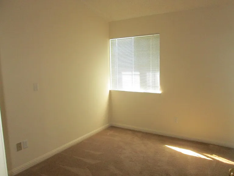 2974 Honeysuckle Cir — Photo 15
