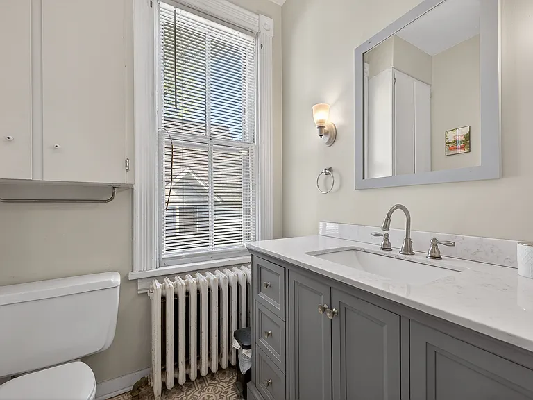 230 College Ave NE — Photo 12