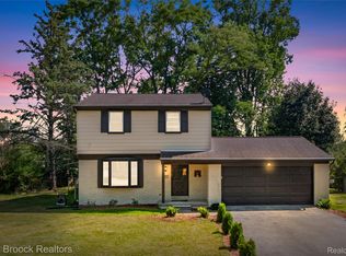 1874 Hopkins Dr, Wixom, MI 48393