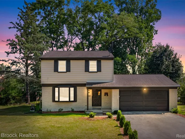 1874 Hopkins Dr, Wixom, MI 48393