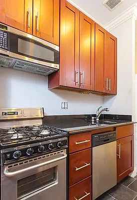 Rented by REAL New York | media 32