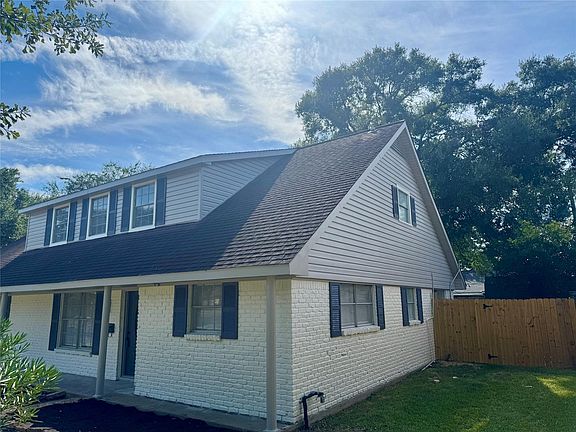 2nd image of 2718 Peach Ln