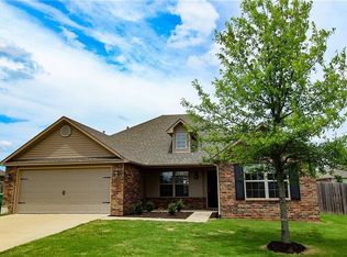 530 Lasso Ln, Centerton, AR 72719