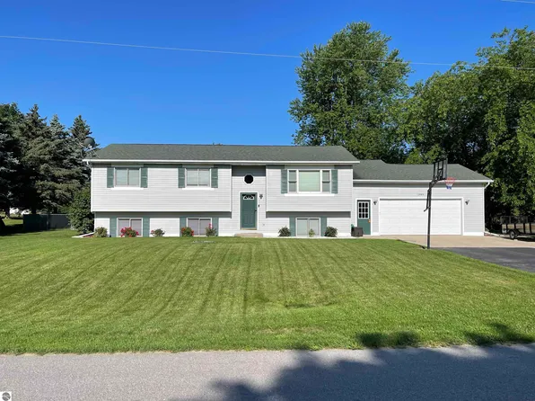 3888 McGuirk St, Mount Pleasant, MI 48858