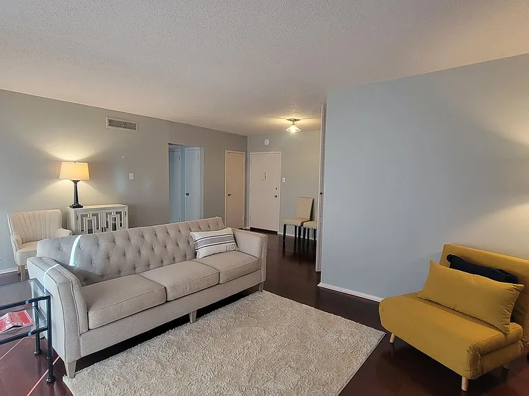 700 E 9th St #4J — Photo 4