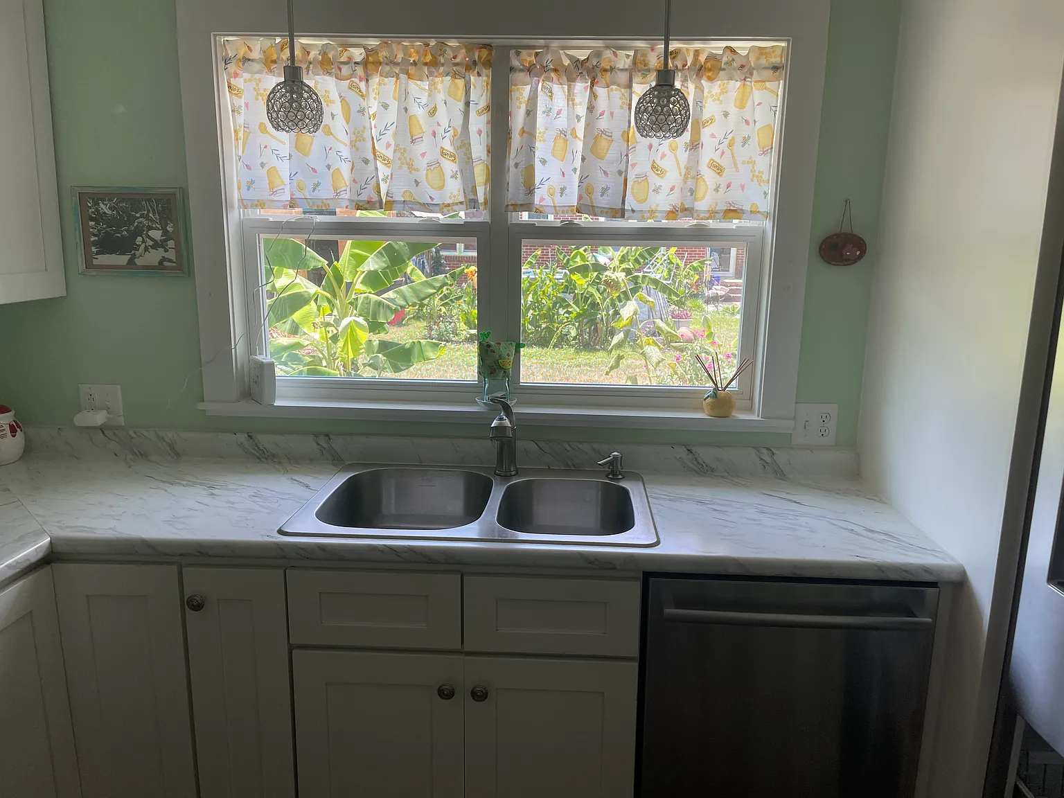 2 bed, 950 sqft, $1,600 — Photo 3