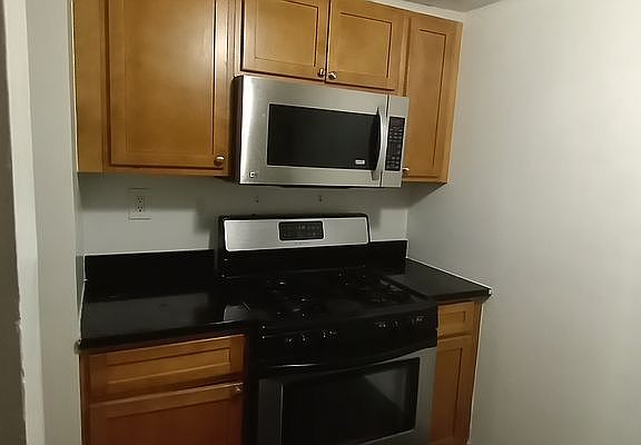 2nd image of 123 E 83rd St APT 1B