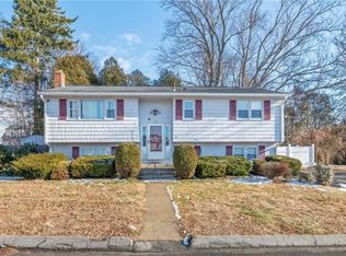 24 Calumet Ave, Johnston, RI 02919