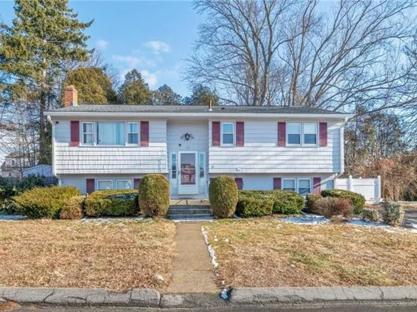 24 Calumet Ave, Johnston, RI 02919