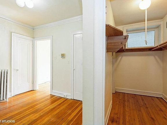 4th image of 4439 N Wolcott Ave APT 3E