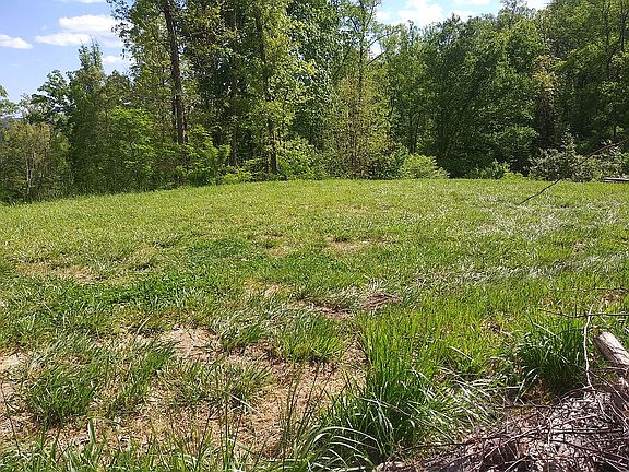 3rd image of 100 Little Mountain Dr
