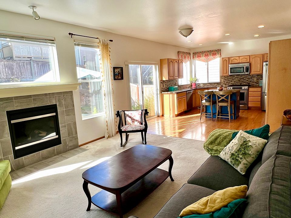 Living Room/Kitchen