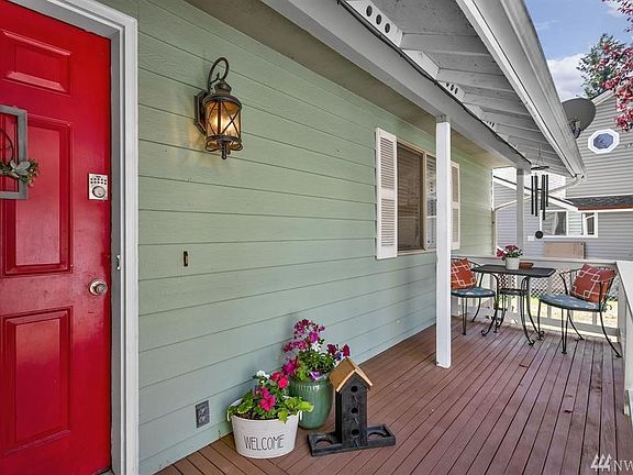 2nd image of 20650 Terasse Dr NW