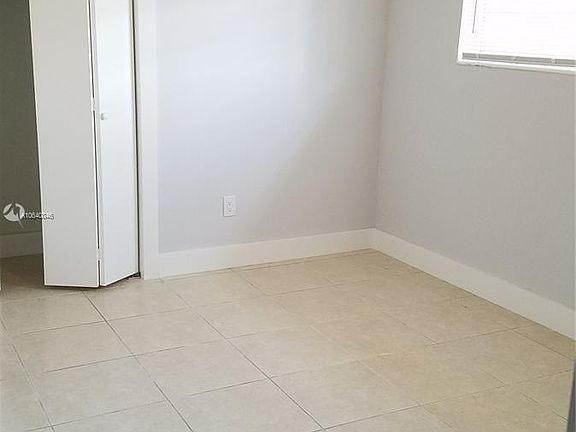 2nd image of 3191 Plaza St #1