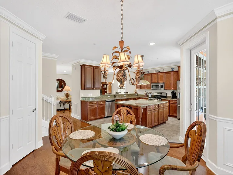 540 SW Akron Ave — Photo 8