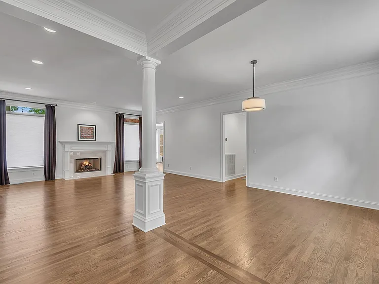 729 Harrow Ln — Photo 8