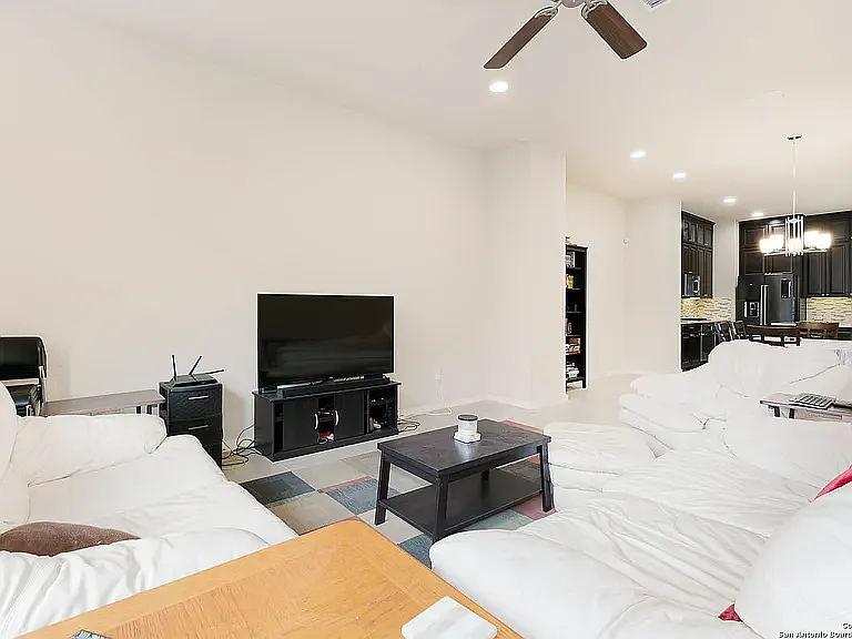 3831 Harry Wurzbach Rd #21 — Photo 19