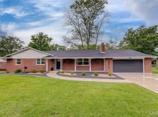 3402 Greenwood Ln, Godfrey, IL 62035